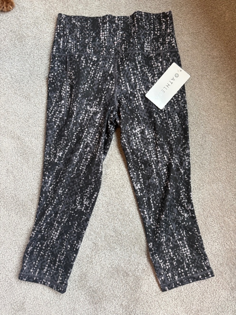NWT Athleta Salutation Stash Pocket II Capri 20" Leggings Size Small